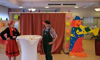 Das Seniorenzentrum St. Johannes feiert Karneval mit einem Live-Programm. - St. Johannes Warburg