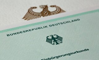 Zuwanderer sollen laut dem Gesetzentwurf der Bundesregierung künftig bereits nach fünf Jahren Aufenthalt in Deutschland Staatsbürger werden können, vorausgesetzt sie können ihren Lebensunterhalt ohne staatliche Hilfe bestreiten. - Fernando Gutierrez-Juarez/dpa-Zentralbild/dpa
