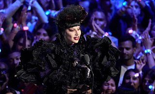 Für Lady Gaga war es ein aufregender Abend: Sie bekam mehrere Preise - und trat danach noch bei einem Konzert auf. - Charles Sykes/Invision/AP/dpa