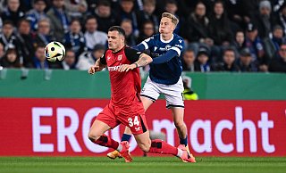 Arminia Bielefelds Mittelfeld um Sam Schreck hatte die Bayer-Stars wie Granit Xhaka vollumfänglich im Griff. - Teresa Kroeger