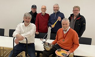 Dieter Berger (hinten, v. l.), Rainer Janssen, Klemens Rucha, Nis Ingwersen und Uwe Sartun (vorne l.) und Günter Rabe treffen sich regelmäßig, um Ideen auszutauschen. - Spiekerkötter