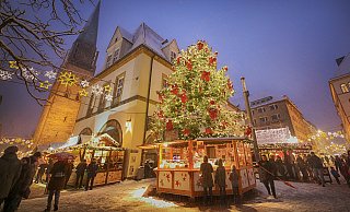 Der Bielefelder Weihnachtsmarkt – hier ein Bild aus dem Jahr 2018 – ist mit Schnee noch etwas stimmungsvoller. - Sarah Jonek