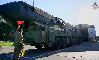 Ein russischer Raketenwerfer des Typs Jars bei einer Übung. (Archivbild) - Uncredited/Rusian Defense Ministry Press Service/AP/dpa