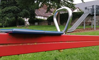 Der Spielplatz an der Südmauer wird zu Brakels erstem barrierefreien Kinderspielplatz aufgewertet. - Burkhard Battran