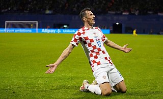 Kroatiens Ante Budimir jubelt nach einem Tor in einem Länderspiel. - Darko Bandic/AP/dpa