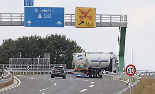 Auf der Zufahrt zur A 30 im Löhner Kreuz gilt nun Tempo 60. - Jörg Stuke
