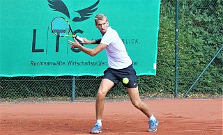 Vorteil Hoischen: Der 23-Jährige hält sich in Polen fit und kann dort trainieren. Im Sommer gehört der Rechtshänder erneut zum Aufgebot des TC Herford. - Yvonne Gottschlich