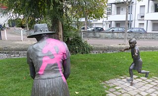 Die beschmierte Bronze der Waschfrau. - Jochem Schulze