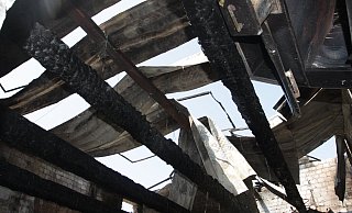 Durch den Brand in Kleinenberg waren ein Wohnhaus und eine zugehörige Werkstatt komplett zerstört worden. Nun brennt es dort erneut. (Archivbild) - Uwe Müller