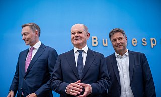 Einigkeit nach langen Verhandlungen: Ohne Streit in den Sommer? - Michael Kappeler/dpa