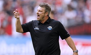 SCP-Coach Lukas Kwasniok wird wohl auch am Samstag beim DFB-Pokalspiel in Wernigerode wieder unter Volldampf stehen. - picture alliance / Laci Perenyi