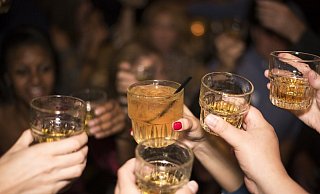 Die Stadt warnt vor rauschenden Feiern in engen Räumen. - Symbolfoto: Pixabay