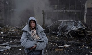 Ein russischer Raketenangriff hat in Kiew schwere Schäden angerichtet. - Alex Babenko/AP/dpa
