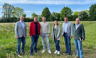 Stadt, Ortsvorsteher und Ortsbeirat hoffen auf viele Interessenten für das Eichholzer Baugebiet. - Stadt Steinheim