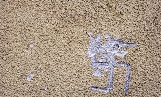 Ein Hakenkreuz, eingeritzt in eine Wand (Symbolbild). - Picture Alliance / Sodapix AG