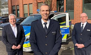 Offizielle Amtseinführung: Polizeidirektor Christian Lübke mit Landrat Jürgen Müller und Polizeidirektor Uwe Köhler. - Jobst Lüdeking