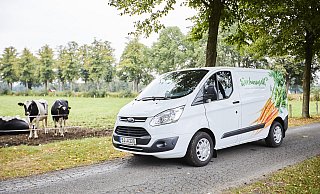 Ausnahme fürs Foto: Denn eigentlich liefern die Wagen von Wochenmarkt24 die Waren nur über Nacht aus.  - Wochenmarkt24