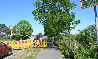 An dieser Stelle hat ein Unbekannter einen Poller verschoben - zum Schaden eines Radfahrers. - Polizei Herford