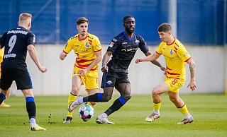 Erst am 25. März hatte Paderborn ein Testspiel gegen Duisburg bestritten. Prince Owusu (2. v. r.) und Kai Pröger (l.) heimsten mit dem SCP damals einen 4:1-Erfolg ein. In der Sommervorbereitung geht's nun erneut gegen den MSV. - Besim Mazhiqi