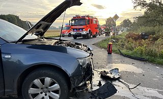 Für die Dauer der Rettungsarbeiten und Unfallaufnahme blieb die Marienfelder Straße zwischen Gütersloh und Marienfeld gesperrt. - Thorsten Heß
