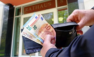 Der Job an der Spitze eines Rathauses ist kein einfacher. Im Herbst 2025 stellen sich dennoch wieder Kandidaten für das Bürgermeisteramt in den Städten des Kreises Höxter zur Wahl - doch wie lukrativ ist der Job? - Thorsten Gödecker