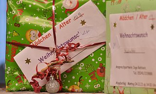 Viele Menschen im Kreis Herford wären ohne die Aktion "Paket mit Herz" in den vergangenen Jahren leer ausgegangen. In diesem Jahr hoffen wieder mehr als 1.000 Menschen auf ein Weihnachtsgeschenk. - sport/presse/foto Dünhölter