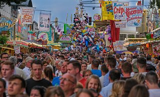 Feste wie die Libori-Kirmes (hier 2019) lockten bis zur Corona-Pandemie viele Besucher an.  - Archivbild: Andreas Zobe