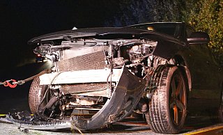 Die Autos wurden bei dem Unfall stark beschädigt. - Polizei Minden-Lübbecke