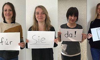 Magdalene Sadura (2.v.r) und ihre Kolleginnen vom Frauennotruf sind auch jetzt weiter erreichbar. Am heutigen europaweiten Protesttag für die Rechte von Menschen mit Behinderung demonstrieren sie anders als sonst. Der lautstarke Zug durch die Stadt fällt aus. - Frauennotruf