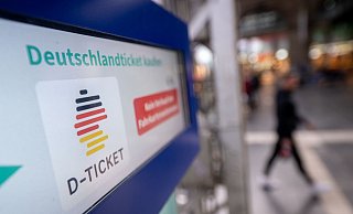 Wie geht es mit dem Deutschlandticket weiter nach 2025? - Sebastian Gollnow/dpa