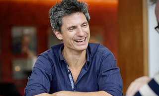 Der 43-jährige Robin Davis, gebürtig aus Exeter, ist der neue Generalmusikdirektor der Bielefelder Philharmoniker. - Peter Unger