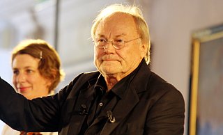 Schauspieler Klaus Maria Brandauer mit der Cellistin Maria Magdalena Wiesmaier im Kaisersaal von Schloss Corvey - Burkhard Battran