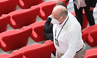 Uli Hoeneß beim EM-Vorrundenspiel Portugal gegen Deutschland in München. - Foto: Federico Gambarini/dpa