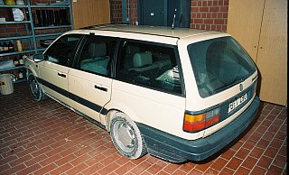 So sah der beige Passat des Opfers Johannes Funke nach der Tat in Hövelhof aus. Das Taxi fuhr ohne Taxi-Schild auf dem Dach durch den Kreis Paderborn. - Polizei