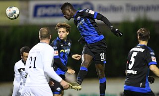 Glücklos: Babacar Gueye hätte nach zwei Minuten das 1:0 erzielen können, doch sein Kopfball wurde auf der Linie geklärt. - Ulrich Petzold