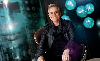 Jörg Knör steht im September 2025 mit seinem Programm „Oldschool – Aber geil!“ auf der Bühne der Manifattura. - Manifattura