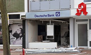 Der Innenraum der Deutschen Bank an der Breslauer Straße in Espelkamp ist zerstört. - Sigrid Dittmann