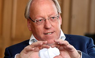 Bielefelds Oberbürgermeister Pit Clausen warnt vor zu frühen Lockerungen, „sonst verspielen wir das, was wir uns erarbeitet haben“. - Andrea Rolfes