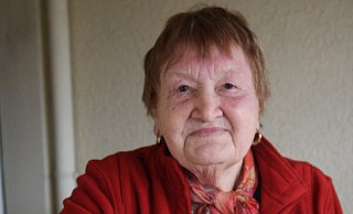 Erinnerungen: Anni Behl-Harbsmeier (83) erlebte die letzten Tage des Krieges. - Foto: Nicole Sielermann