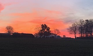 So rot ging die Sonne am Sonntagmorgen zwischen Löhne und Vlotho auf. - Stefan Schelp
