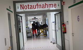 Vor allem in Notaufnahmen ist die Situation oft angespannt. Viele Kliniken registrieren hier die meisten Übergriffe auf das Personal. - Christian Charisius