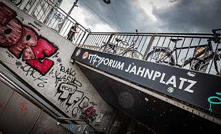 Die Stadt will das leerstehende Jahnplatzforum kaufen. Der Rat soll nächste Woche darüber entscheiden. - Mike-Dennis Müller Die Stadt will das leerstehende Jahnplatzforum kaufen. Der Rat soll nächste Woche darüber entscheiden. - Mike-Dennis Müller