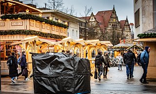 Blockaden auf dem Bielefelder Weihnachtsmarkt zum Schutz der Besucher. - Mike-Dennis Mller / www.mdm.photo