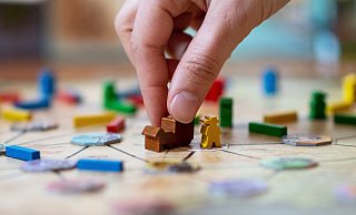 Brettspiele erleben in Büchereien einen Boom. Auch in Löhne sind sie stark gefragt. | Symbolbild - dpa Brettspiele erleben in Büchereien einen Boom. Auch in Löhne sind sie stark gefragt. | Symbolbild - dpa