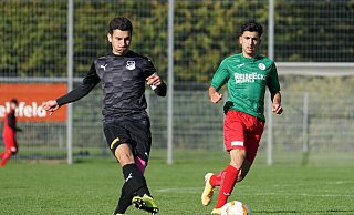 Der Kapitän bleibt an Bord: Alessio Giorgio (l.) wird über den Sommer hinaus beim VfL Theesen bleiben. - Peter Unger