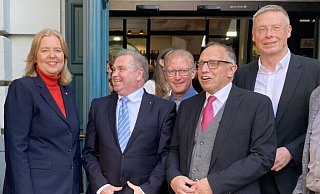 Zum Ehrenamtstag 2024 kam eine Reihe von Bürgermeistern zusammen, um die damalige Bundestagspräsidentin Bärbel Bas (l.) zu begrüßen: Bürgermeister Tim Kähler (Herford), Bürgermeister Thomas Meyer (Enger), Bürgermeister Siegfried Lux (Rödinghausen) und Bürgermeister Andreas Hüffmann (Hiddenhausen). - Matthias Bungeroth