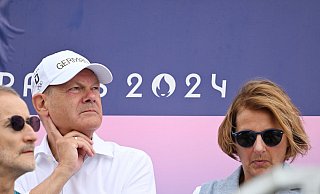 Bundeskanzler Olaf Scholz wurde von einigen Athleten in Paris auf eine bessere Sportförderung angesprochen. - Sebastian Kahnert/dpa