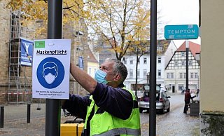 Die Maskenpflicht in NRW könnte künftig bei Großveranstaltungen im Freien fallen. - Michael Kiel-Steinkamp