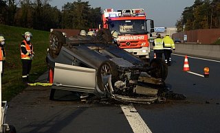 Die 26-jährige Fahrerin aus Borgholzhausen wurde bei dem Unfall auf der A33 nahe der Ausfahrt Künsebeck schwer verletzt - Andreas Eickhoff