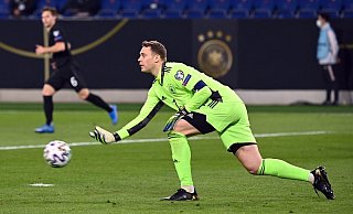 Manuel Neuer hielt seinen Kasten gegen Island sauber. - Foto: Federico Gambarini/dpa